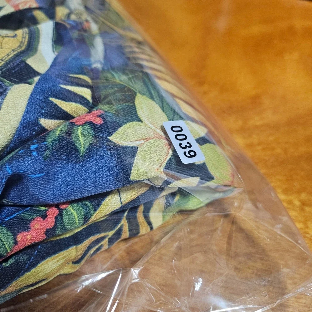 Tommy Bahama Silk Shirt XL‎ Christmas Santa Cocktail Marlin Pinup Tuxedo Holiday - Picture 12 of 12